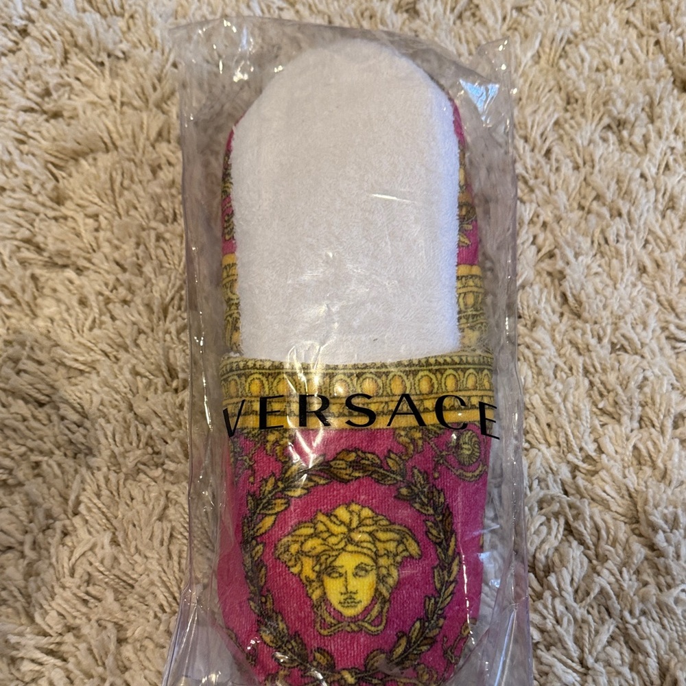 Versace Pink and Gold Patterned Slippers xl - Picture 8 of 8